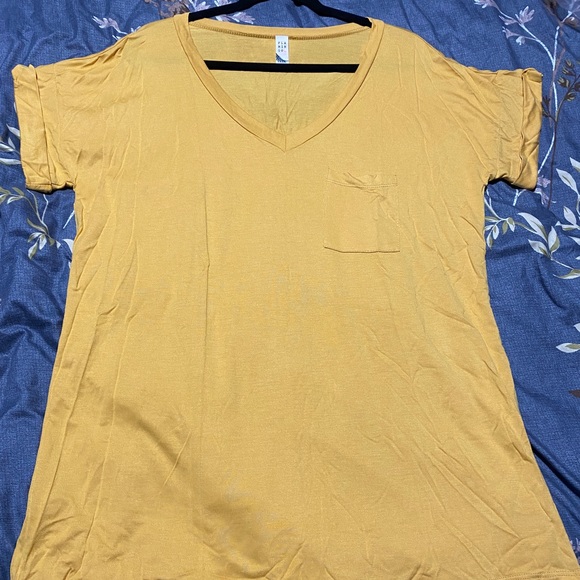 New yellow relaxed fit tshirt - Picture 2 of 2